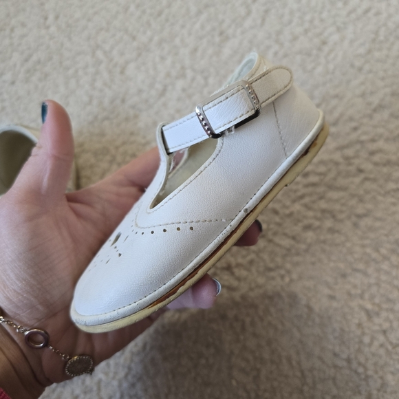 🌈 Leather First Walkers White Baby Shoes with Heart Cutout Size 5 - Picture 5 of 11